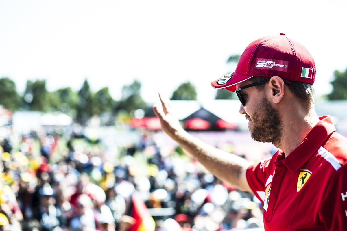 Sebastian Vettel Sebut Mercedes Punya Dunia Sendiri