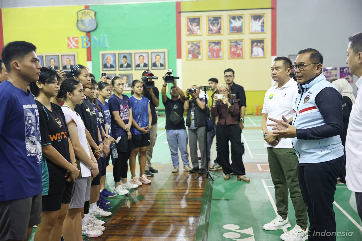 CdM Todotua Pasaribu saat mengunjungi Pelatnas PBSI di Cipayung. (NOC Indonesia)