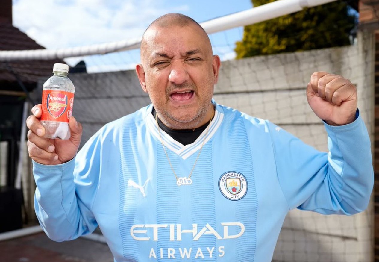 Aksi Minum Botol Arsenal Viral, Suporter Manchester City Terima 900 Pesan dan Tawaran Jadi Bintang Iklan