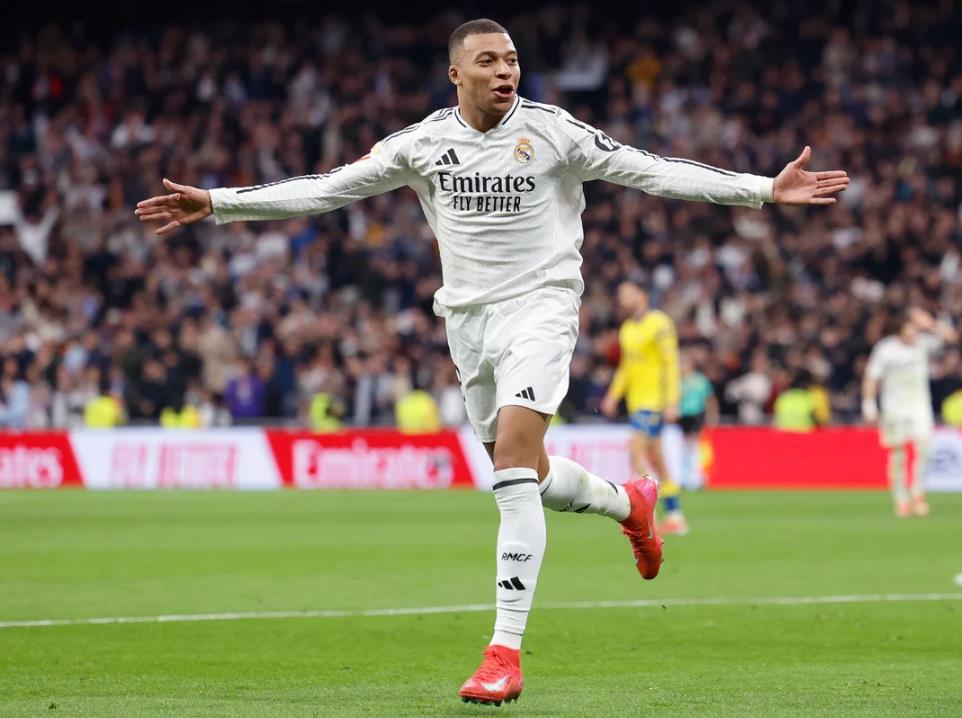 Mulai Beradaptasi Baik di Real Madrid, Kylian Mbappe Disebut Penyerang Tengah Terbaik Dunia