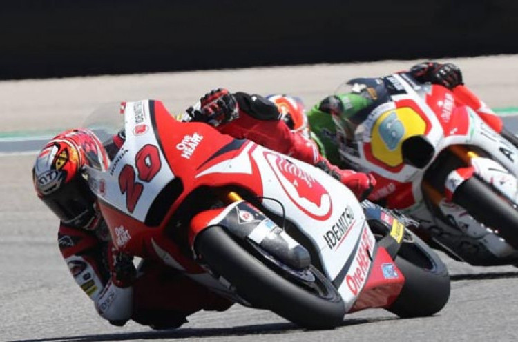 Moto2 Spanyol: Kecelakaan di Tikungan Pertama, Dimas Ekky Dilarikan ke Pusat Medis 
