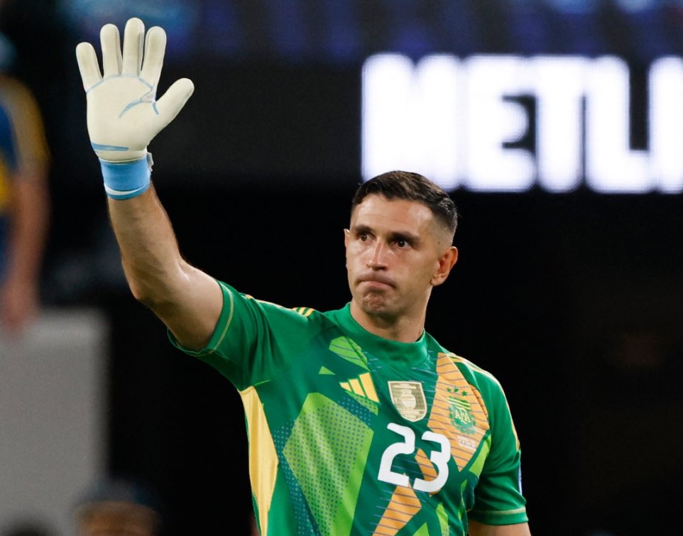 Berpengalaman dan Tahu Cara Meraih Trofi, Emiliano Martinez Cocok untuk Chelsea