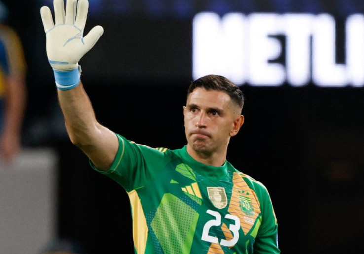 Terungkap, Manchester United Tidak Pernah Serius Mengejar Emiliano Martinez