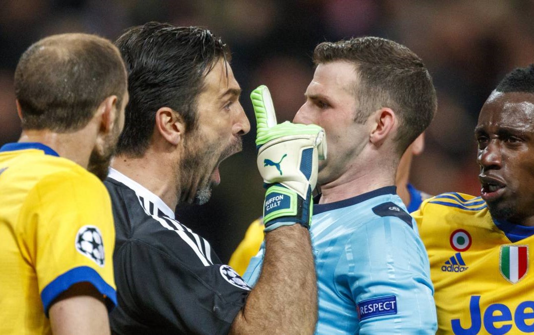 Protes Keras Wasit, UEFA Hukum Gigi Buffon