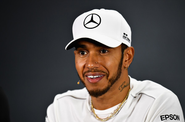 Petronas Terlibat di MotoGP, Lewis Hamilton Bisa Coba Motor Yamaha YZR-M1