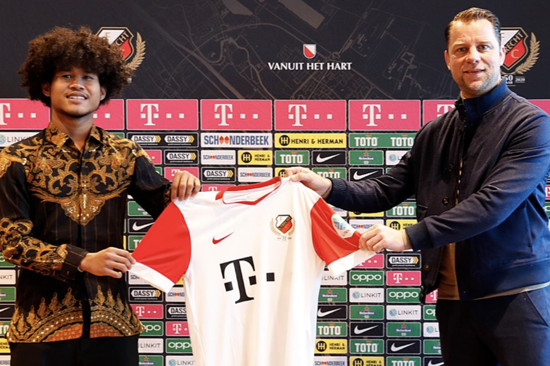 Berbaju Batik, Bagus Kahfi Resmi Diperkenalkan FC Utrecht