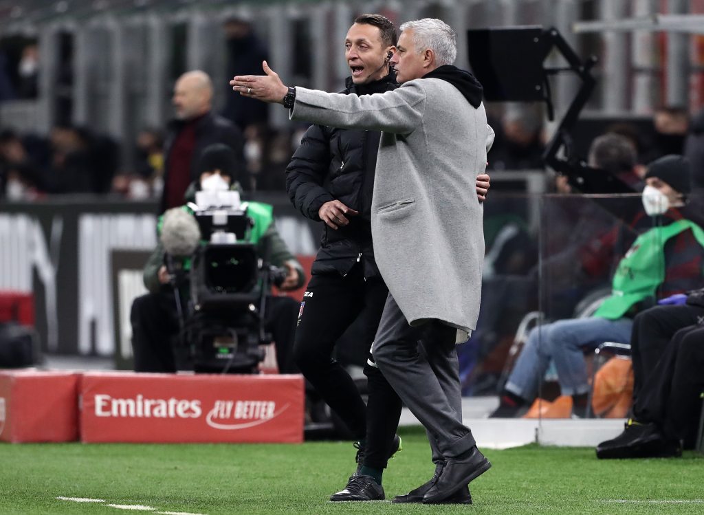 AC Milan 3-1 AS Roma: Mourinho Serang Wasit dan VAR