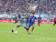 Mario Gomez Enggan Salahkan Pemain Arema FC atas Dua Penalti yang Diraih Persib