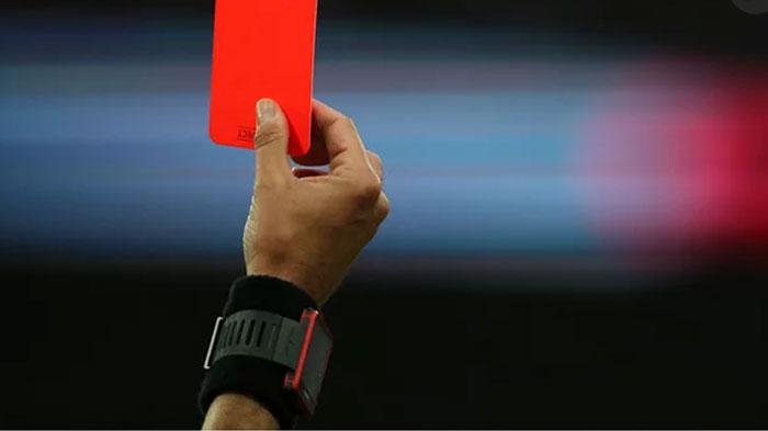 5 Momen Pemain Bintang Dikartu Merah karena Hal Konyol