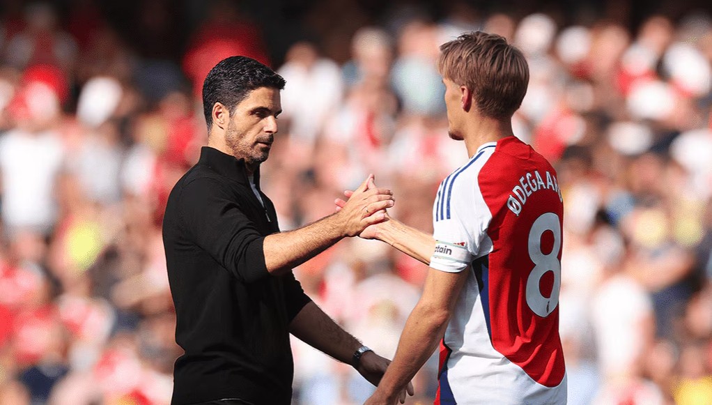 Meski Dikritik, Mikel Arteta Tetap Jadikan Martin Odegaard Kapten Arsenal
