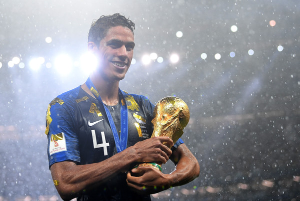 Cavani Jagokan Varane Menangi Ballon d'Or daripada Modric