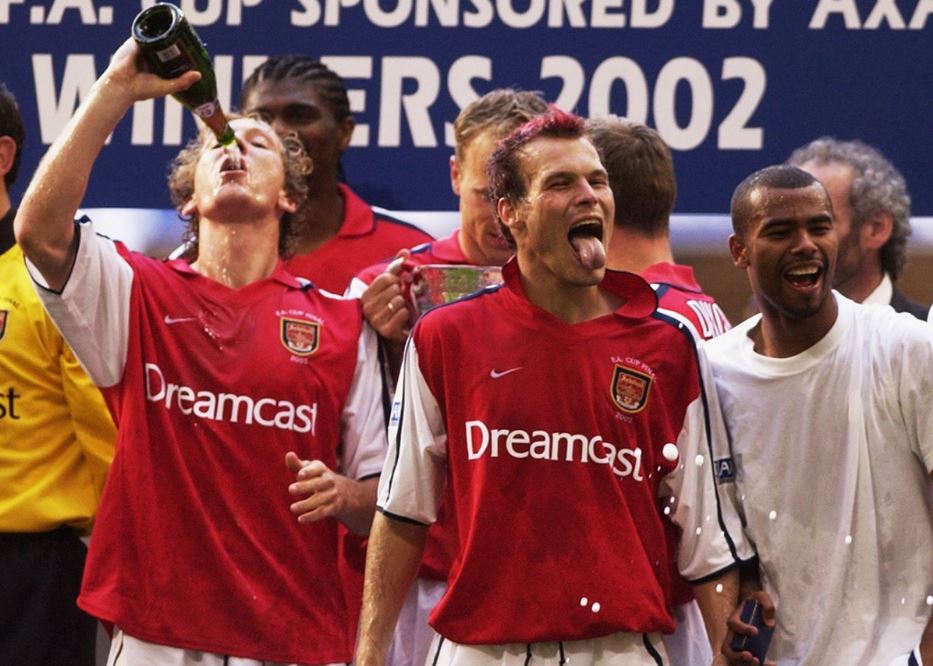 Cerita Mengenai Kultur Mabuk dan Merokok di Arsenal