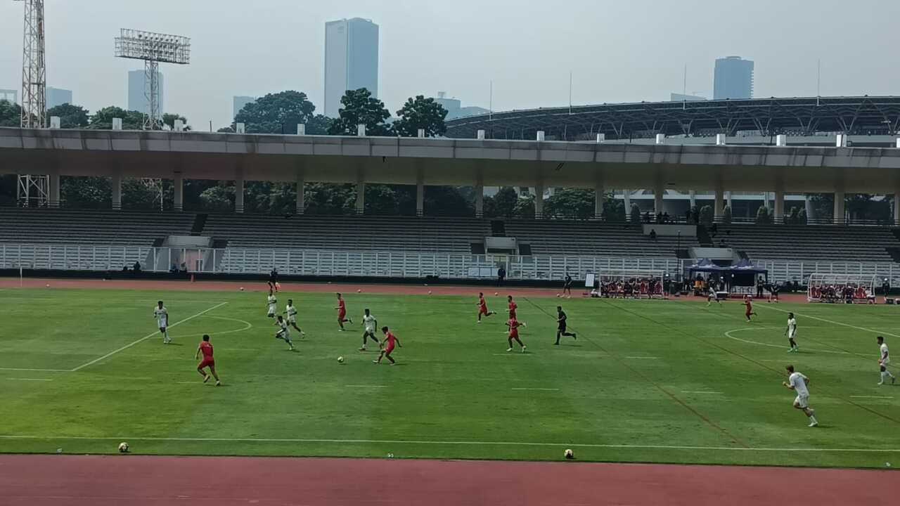 Sesi latihan internal Timnas Indonesia, Sabtu (30/5). (BolaSkor/Gazza Roosaryatama)
