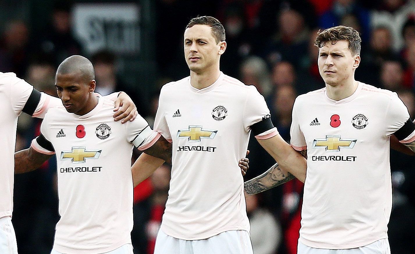 Nemanja Matic tidak mengenakan bunga poppy