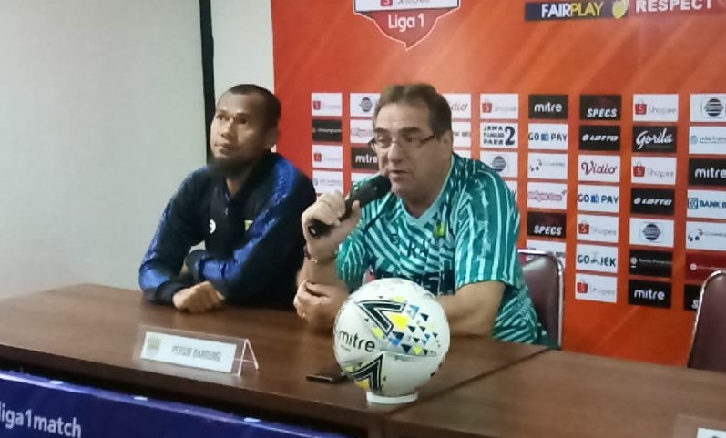 Robert Rene Alberts: Persib Bandung Siap Curi Tiga Poin demi Suporter