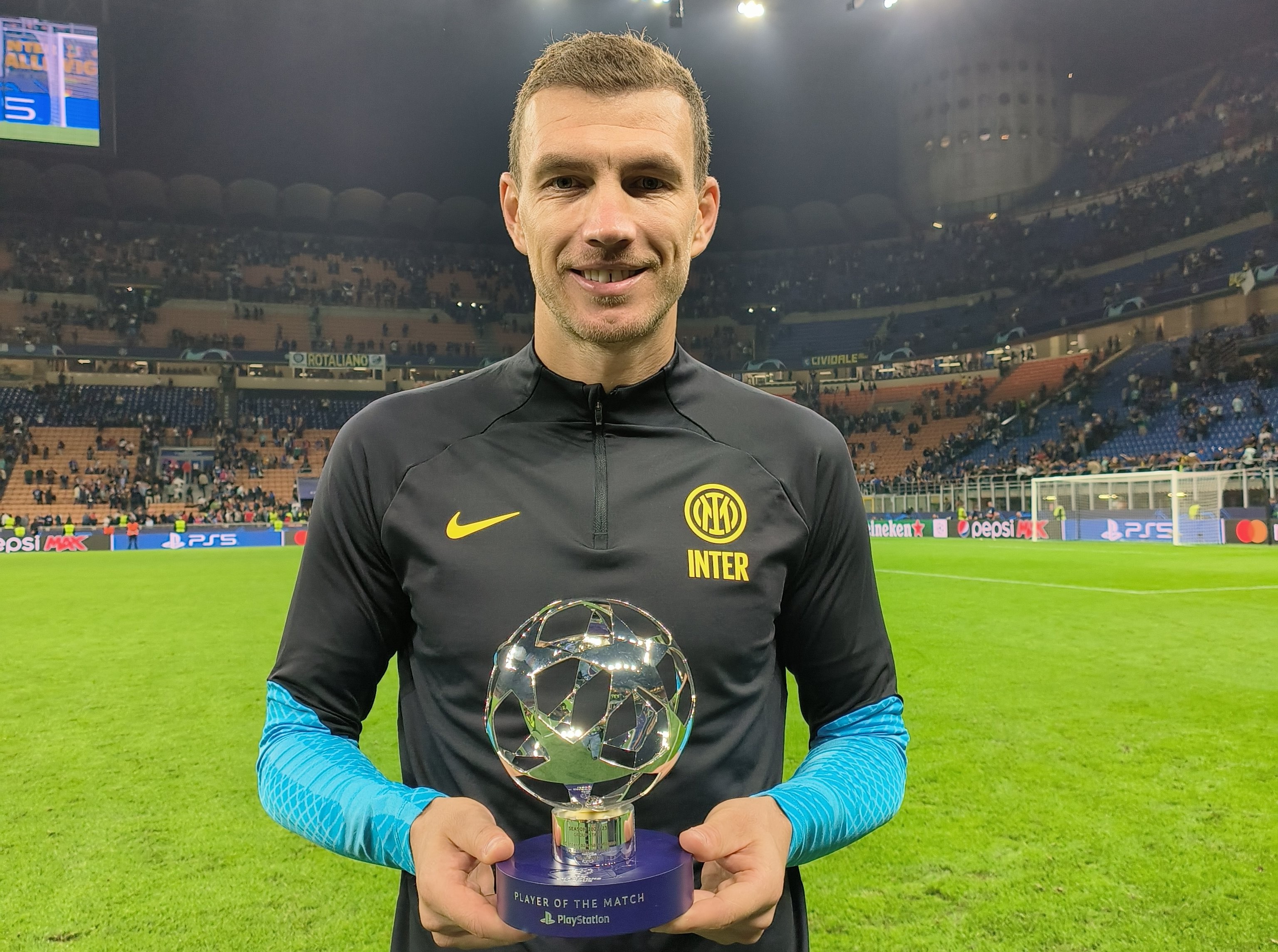 Inter Ingin Lebih Lama Bersama Edin Dzeko