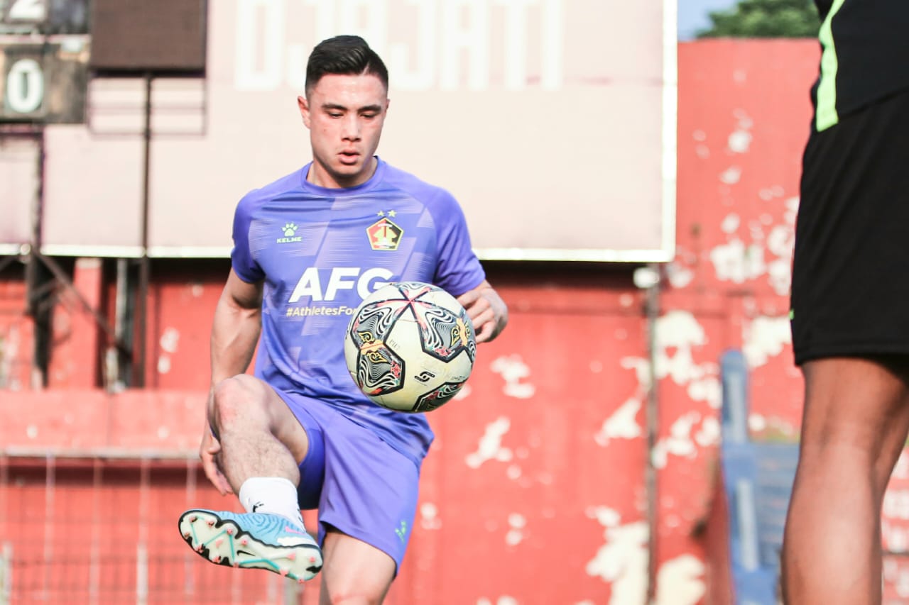 Bek Filipina Tak Pikir Panjang Bergabung Persik Kediri
