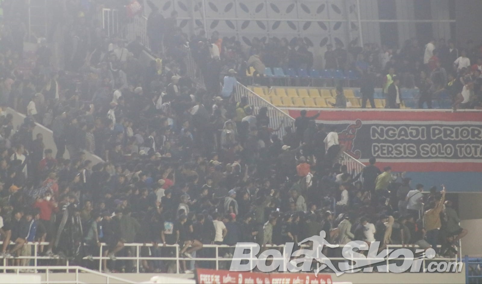 Ricuh Suporter Persib dan Persis Solo di Manahan, Sanksi Komdis Menanti