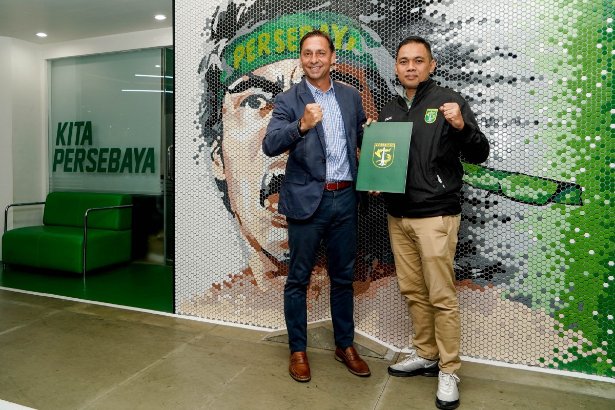 Resmi Dampingi Alfred Riedl di Persebaya, Wolfgang Pikal Merasa Terhormat