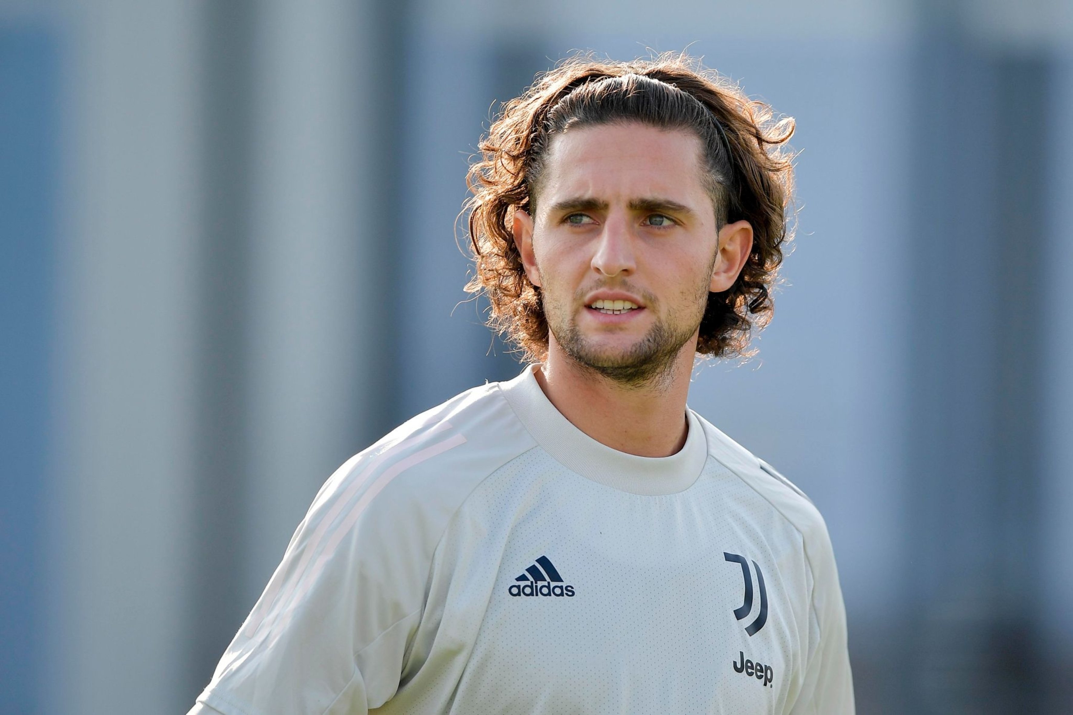 Punya Satu Kelemahan Mencolok, Rabiot Dianggap Tidak Cocok untuk Manchester United