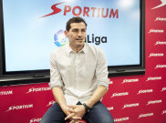 Iker Casillas Iri dengan Andres Iniesta dan Fernando Torres
