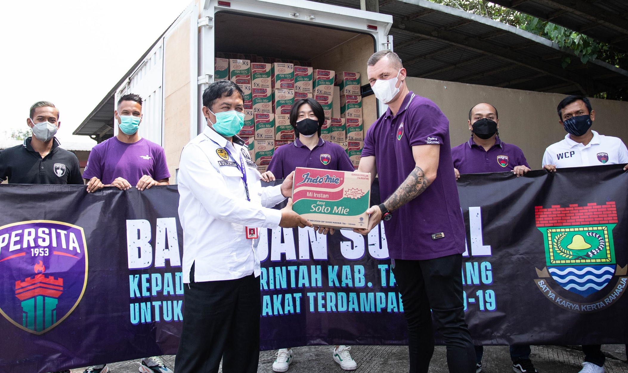 Persita Berikan Bantuan Sosial untuk Warga Terdampak COVID-19