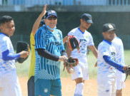 Alihkan Pikiran dari Sepak Bola, Persib Bandung Bermain Softball