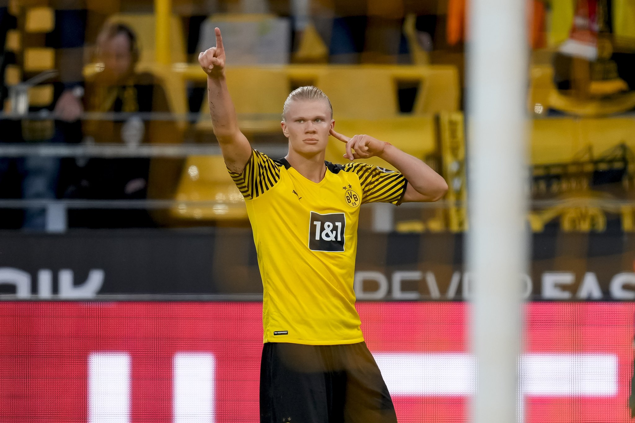 Hadiah Perpisahan Haaland: Jam Tangan Seharga Rp232 Juta untuk 33 Pemain Dortmund