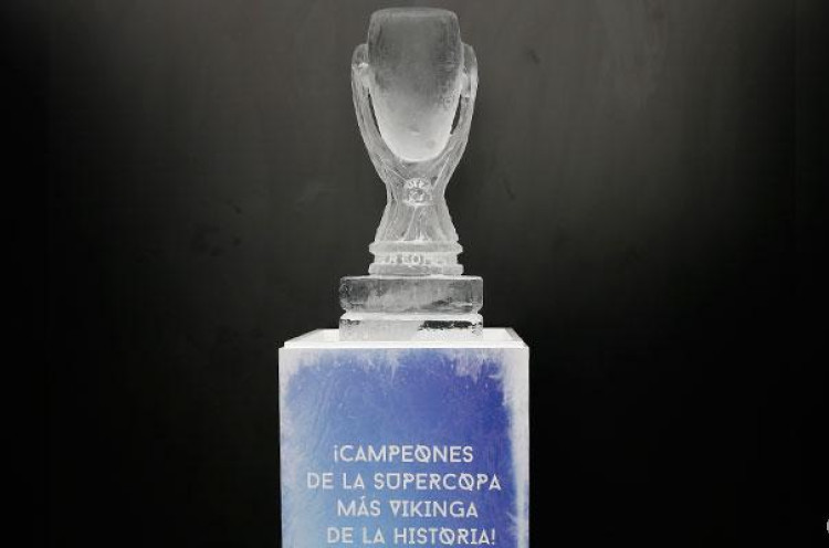 Real Madrid Ciptakan Replika Trophy Piala Super Eropa Dari Es