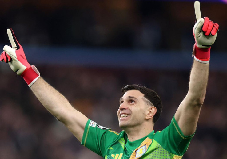 Emiliano Martinez Dibandingkan dengan Mantan Kiper Manchester United, Fabian Barthez