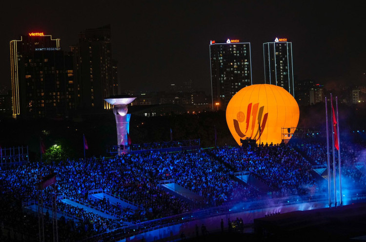 SEA Games 2021: Stadion My Dinh Mulai Dipadati Pengunjung Jelang Acara Pembukaan