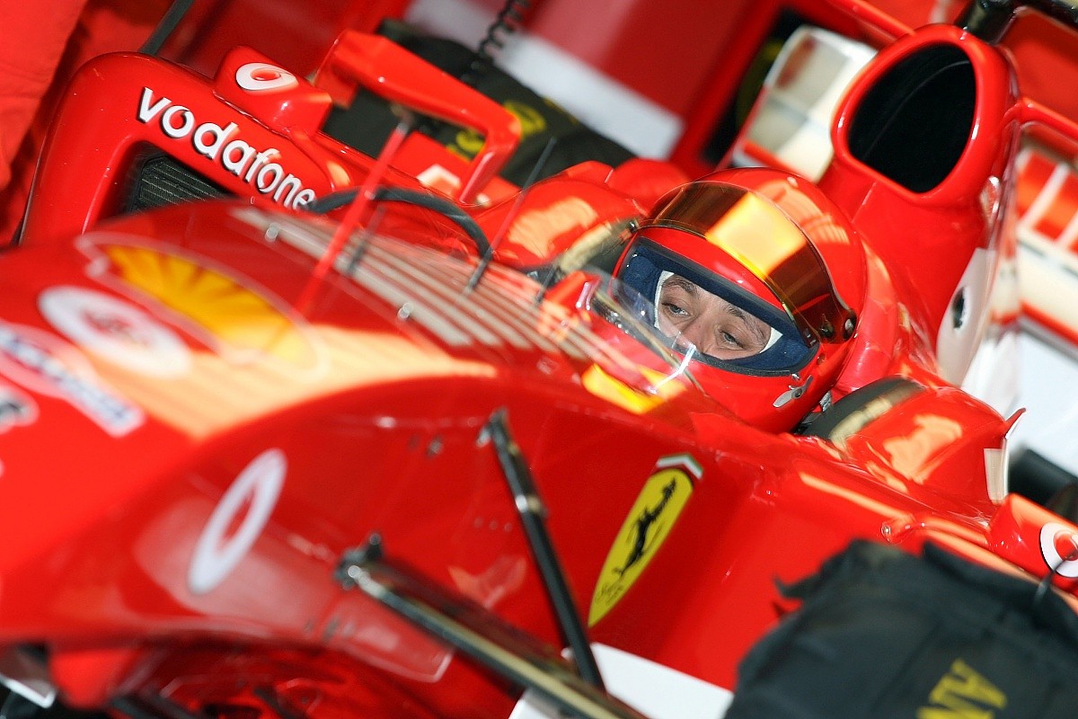 Valentino Rossi Sarankan Ferrari Contoh Red Bull
