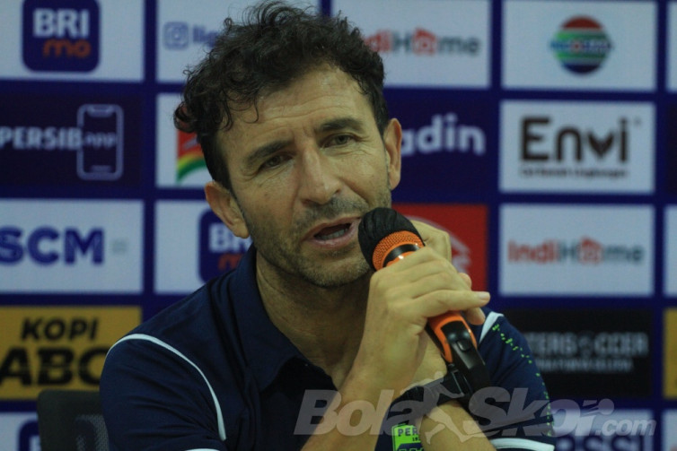 Legenda Persib Robby Darwis Tanggapi Mundurnya Luis Milla
