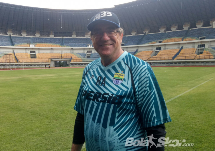 Pelatih Persib Bandung Menanti Tanggal Pasti Liga 1 2020 Kembali Bergulir