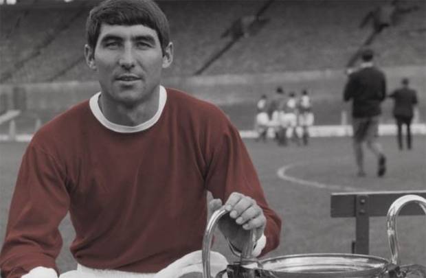 Mengenang Tony Dunne, Legenda Manchester United yang Dikagumi Rekan Setimnya
