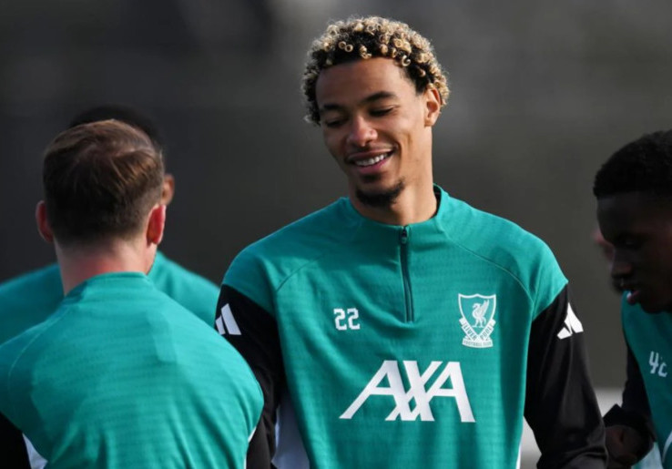 Hugo Ekitike Bicara soal Persaingan dengan Alexander Isak dan Kartu Merah 'Bodoh'