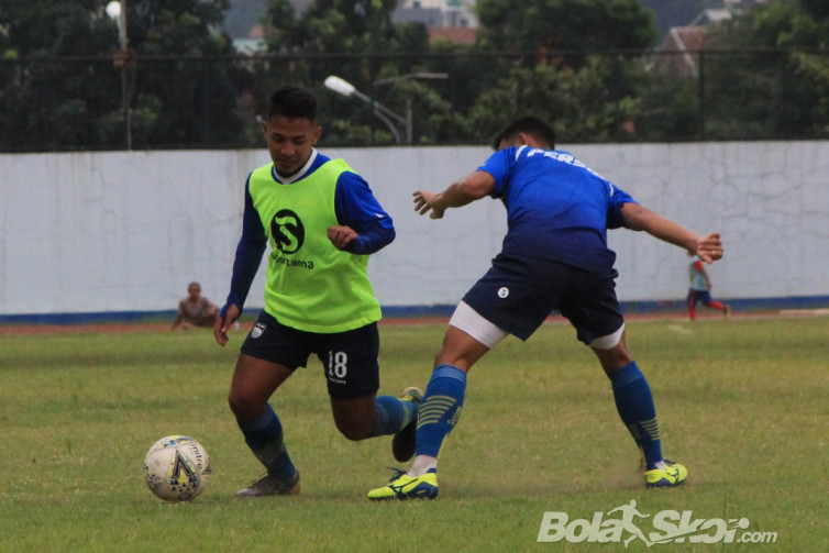 Pandemi Corona Batasi Aktivitas, Sepeda Statis Jadi Pilihan Gelandang Persib saat Ngabuburit