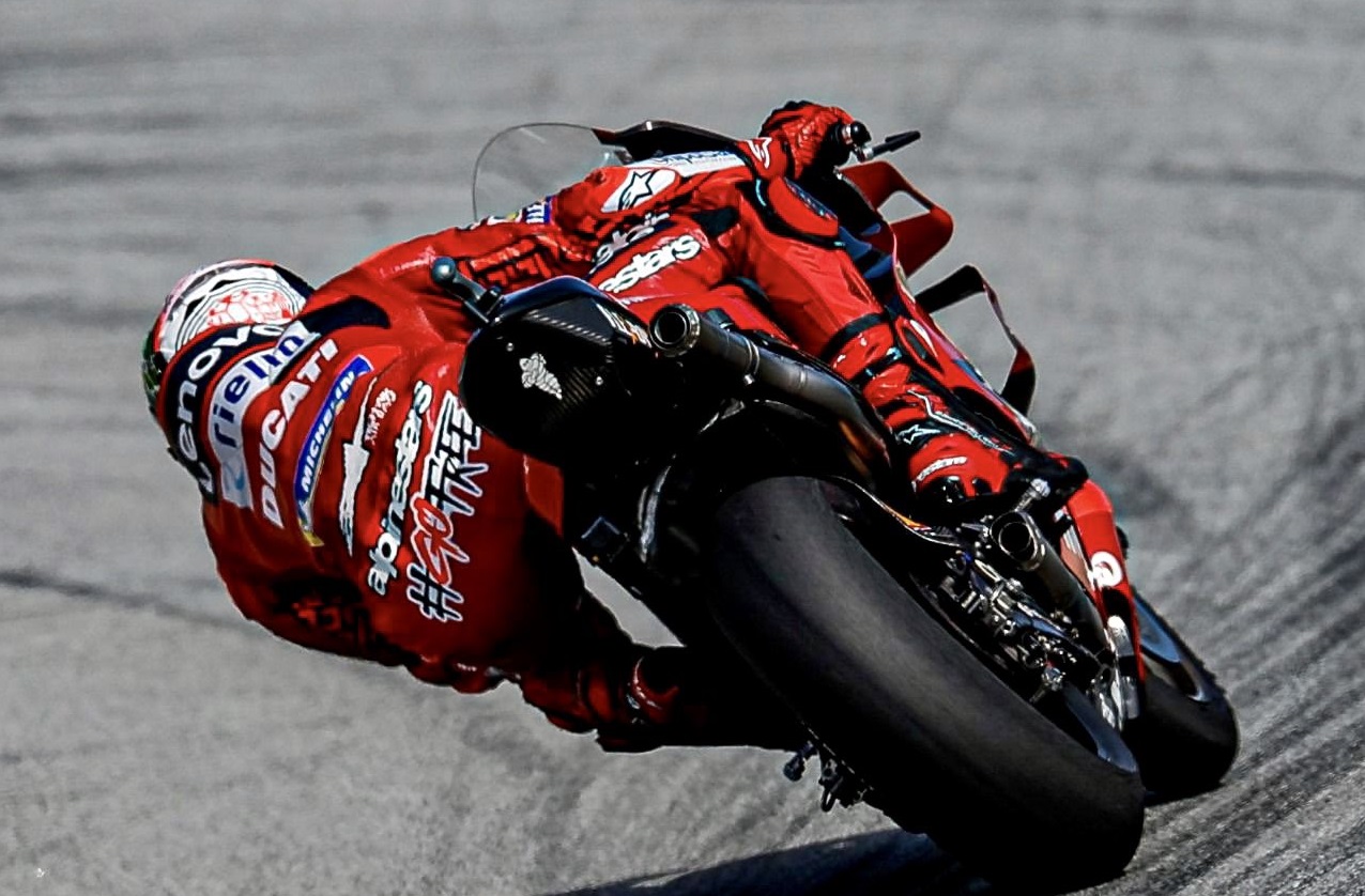 Johann Zarco Jatuh, Pecco Bagnaia Juarai MotoGP Inggris