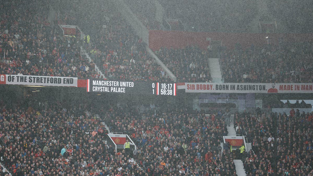 Duh, Atap Old Trafford Bocor