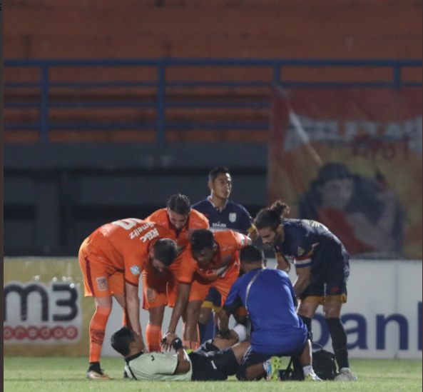 Semen Padang dan Persela Merana di Pekan ke-30
