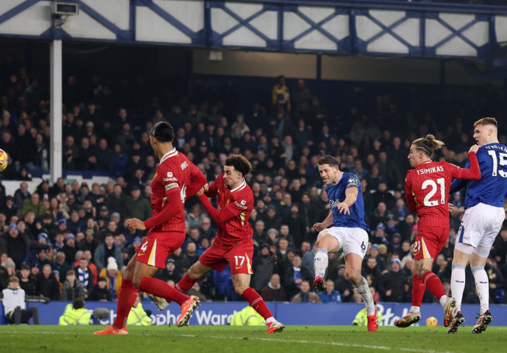 Derby Merseyside: Kenangan Indah di Penampilan Ke-100 James Tarkowski