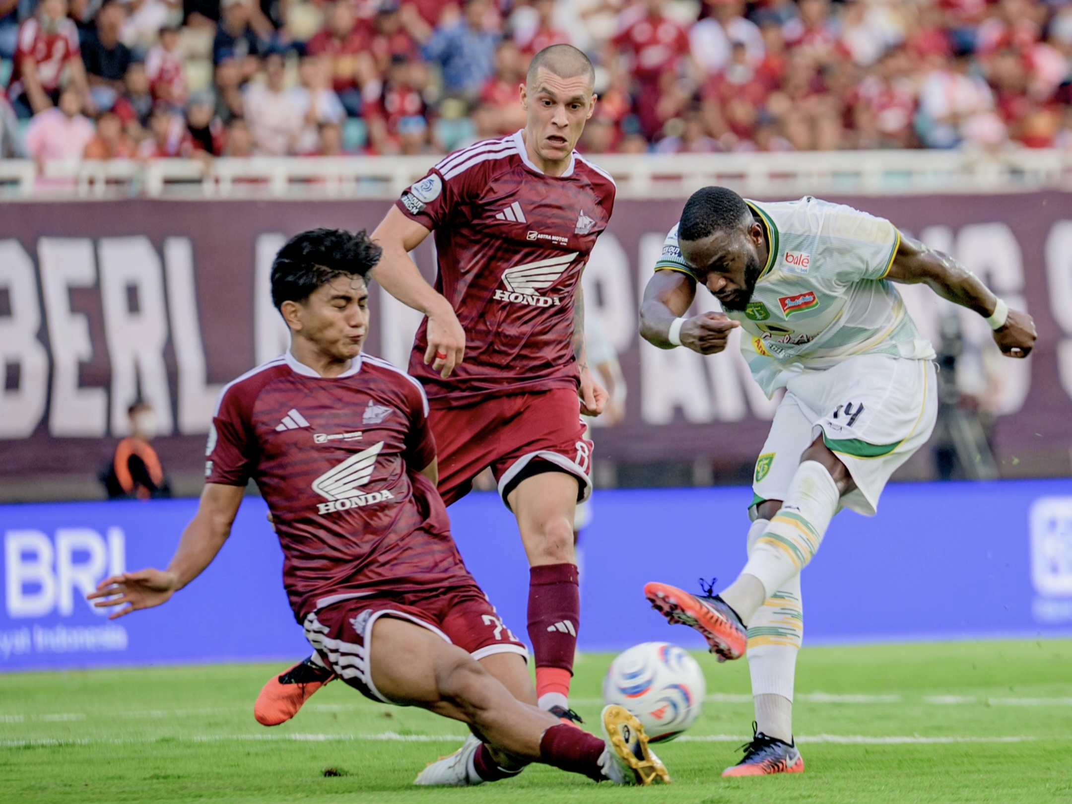 Hasil Super League 2026/2027: Alex Martins Gagal Penalti, Persebaya Telan Kekalahan Perdana