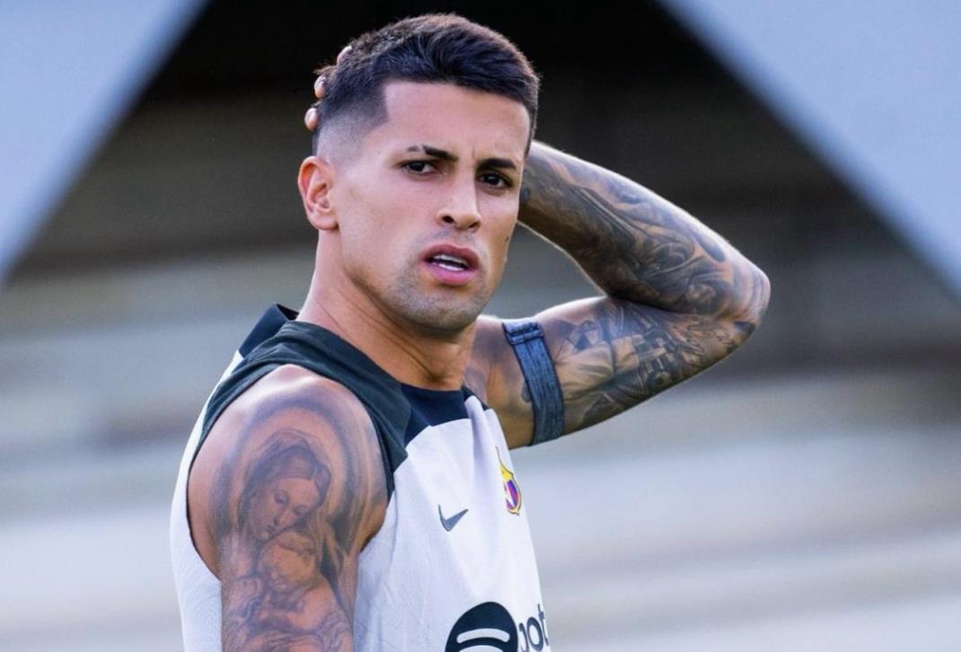Joao Cancelo Berharap Kontraknya Dipermanenkan Barcelona