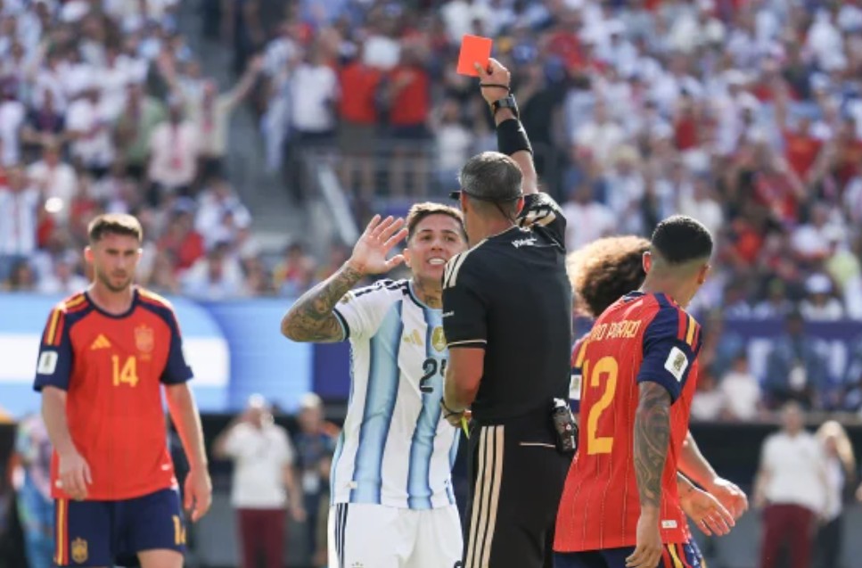 Enzo Fernandez dan 5 Pemain yang Dapat Kartu Merah di Final Piala Dunia