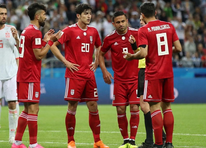Gol Dianulir VAR, Staf Pelatih Iran Sesak Napas dan Dibawa ke Rumah Sakit