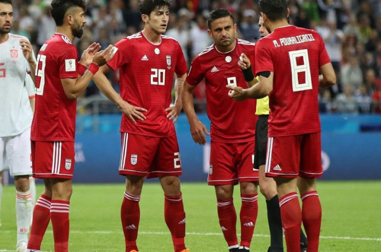 Gol Dianulir VAR, Staf Pelatih Iran Sesak Napas dan Dibawa ke Rumah Sakit
