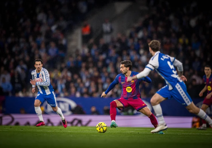 Disoraki Penonton di Derbi Barceloni, Joan Garcia Tampil Impresif dan Barcelona Menang