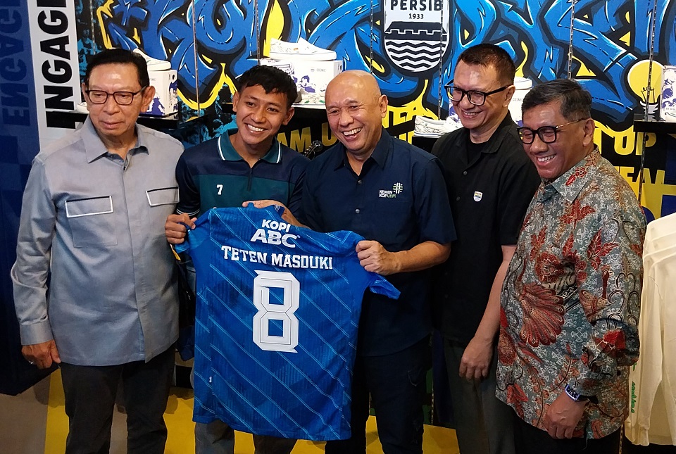 Menkop UKM Minta Para Klub Sepak Bola Tiru Persib