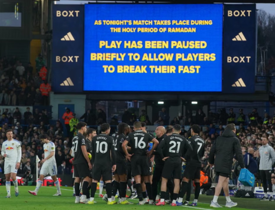 Pep Guardiola Kecam Keras Ejekan Suporter Leeds yang Terjadi saat Jeda Buka Puasa