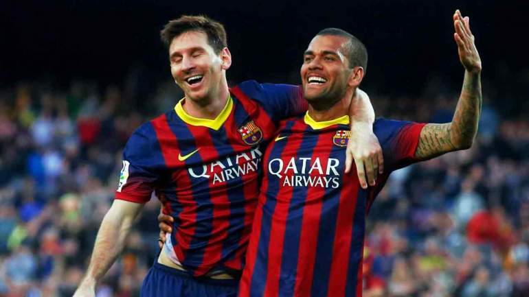 Dani Alves Bujuk Messi Pulang ke Barcelona
